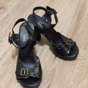 ⭐ Volatile black heel sandals